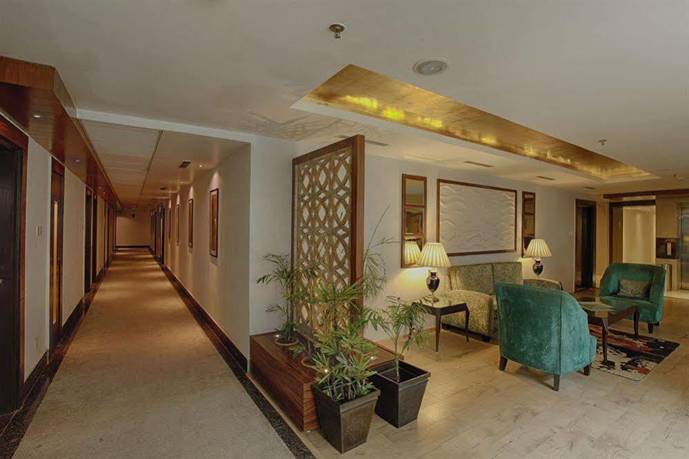 Hotel Levana, Hazratganj Lucknow Eksteriør billede